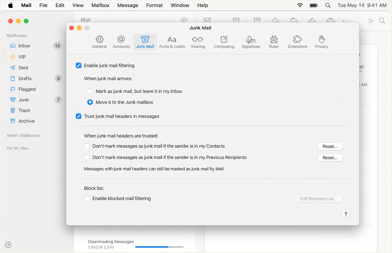 Apple Mail junk mail settings window with local filtering options.