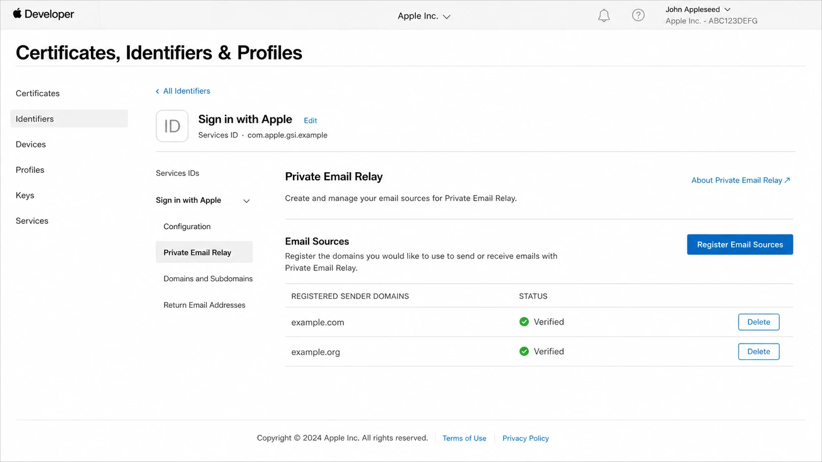 Apple Developer private email relay configuration screen.