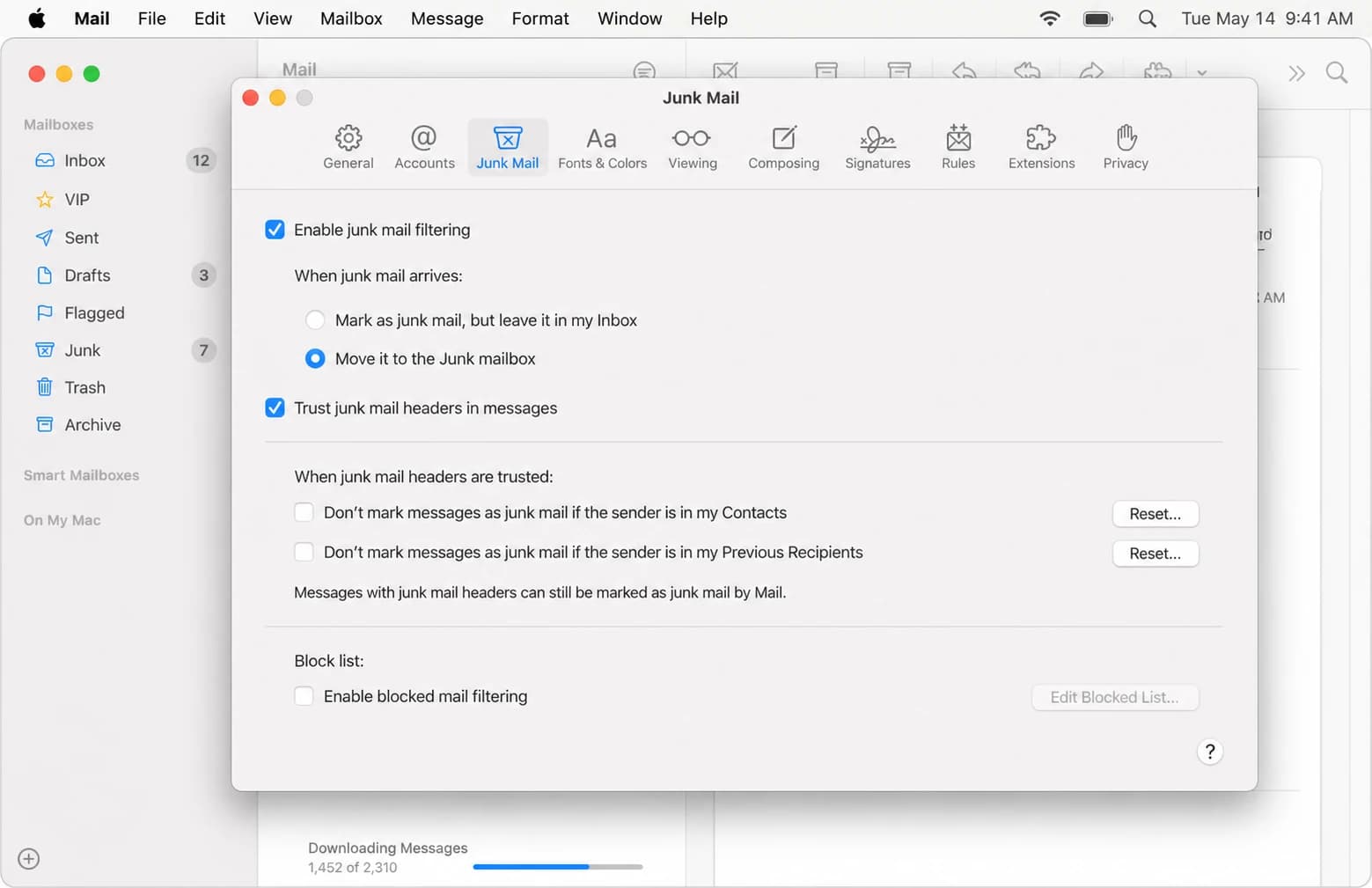 Apple Mail junk mail settings window with local filtering options.